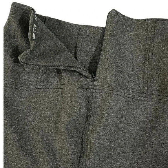 Zara Basic grey stretch pencil skirt size M EUC kick pleat, back zip - Picture 5 of 9